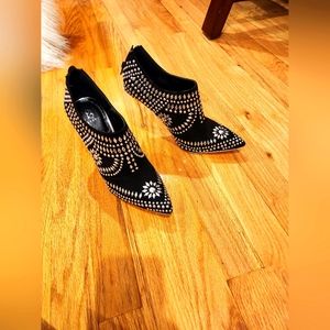 Shoe boot new never been worn.